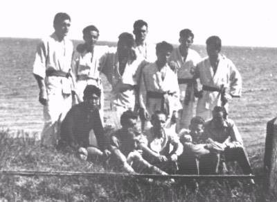 stoją: M.Ulfik, J.Ślawski,  A.Święc, R.Zieniawa, K.Jaremczak,   J. Banaszak, W.Kołaczkowski. Siedzą: Im Kuam Sik, K.Jaderny, trenerzy A.Muszyński i Fr.Hapek oraz zawodnicy P.Bąbka i Z.Wójcik.
